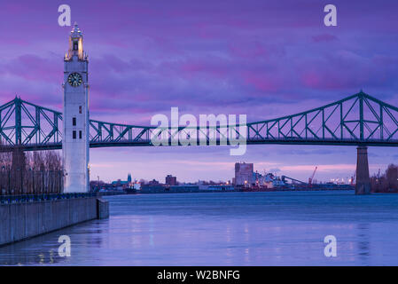 Kanada, Quebec, Montreal, den Alten Hafen clocktower Stockfoto