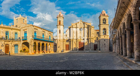 Kuba, Havanna, La Habana Vieja, die Plaza de la Catedral, die Kathedrale der Jungfrau Maria von der Unbefleckten Empfängnis oder Catedral de la Virgen, Maria de la Inmaculada Concepcion Stockfoto