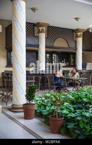 Kuba Camagüey Province, Camaguey, Calle Republica, handgefertigten Holz- bar im Hotel Colon Stockfoto