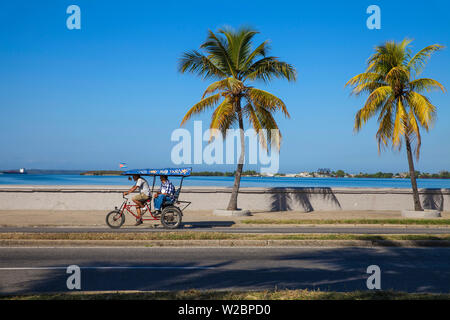 Cuba, Cienfuegos, der Malecon verbindet die Stadt Punta Gorda Stockfoto