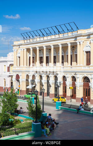 Kuba, Santiago de Cuba, Santiago de Cuba, am Parque Cespedes (Hauptplatz), Casa dela Cultura Miguel Matamores - ehemalige San Carlos Club - einmal ein soziales Zentrum für die reichen bis zur Revolution Stockfoto