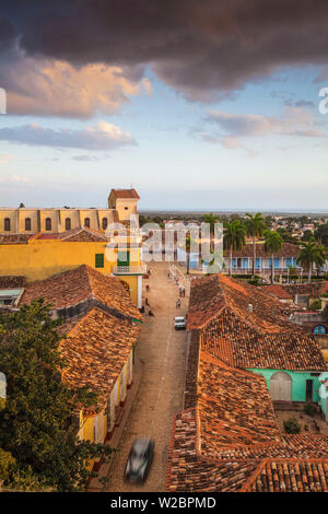 Kuba, Trinidad, Blick auf die Iglesia Parroquial de la: Iglesia de Santisima Trinidad - Kirche der Hl. Dreifaltigkeit am Plaza Mayor Stockfoto