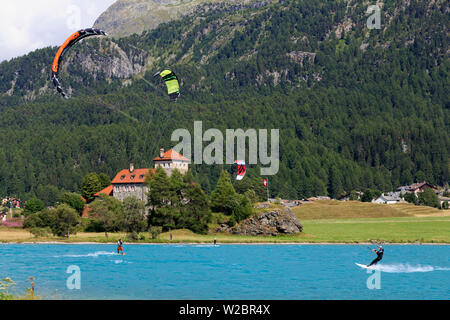 Schweiz, Graubünden, Engadin, St. Moritz, Wassersport am Lake Silvaplana Stockfoto