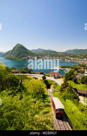 Blick über Standseilbahn und Lugano, vom Monte Bre, Lago di Lugano, Tessin, Schweiz Stockfoto