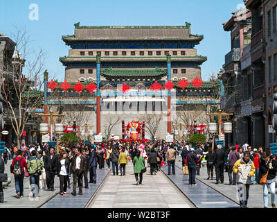 China, Peking, gebaute neu historisch Themen traditionelle Straße für Touristen am Qianmen Stockfoto