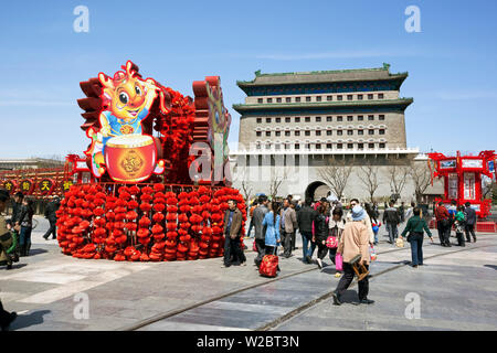 China, Peking, verzierten Traditionellen Chinesischen Zhengyangmen Gate in der Nähe des Platz des Himmlischen Friedens im Zentrum von Peking Stockfoto