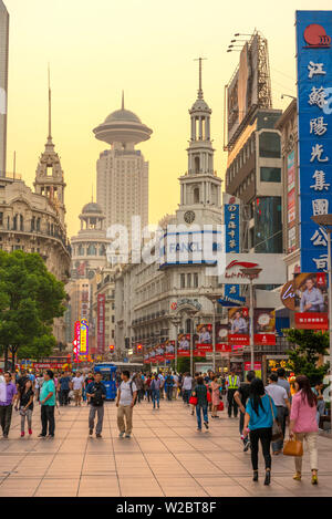 China, Shanghai, Huangpu District, East Nanjing Road Stockfoto