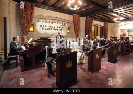 Die alten Jazz Band spielen in der Peace Hotel, The Bund, Shanghai, China Stockfoto