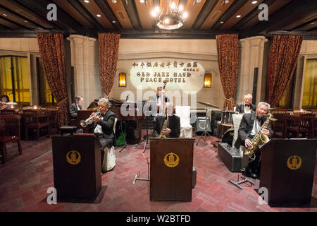 Die alten Jazz Band spielen in der Peace Hotel, The Bund, Shanghai, China Stockfoto