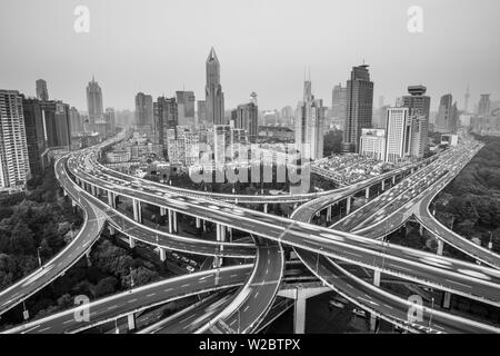 Hochstraße im Zentrum von Shanghai, China Stockfoto