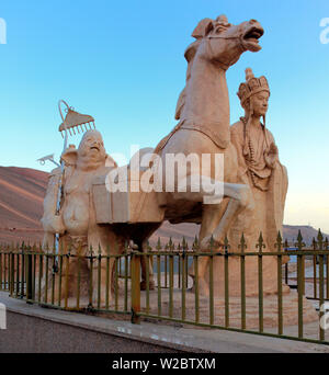 Denkmal in der Nähe von Bezeklik Grotten, Uigurischen Autonomen Region Xinjiang, China Stockfoto