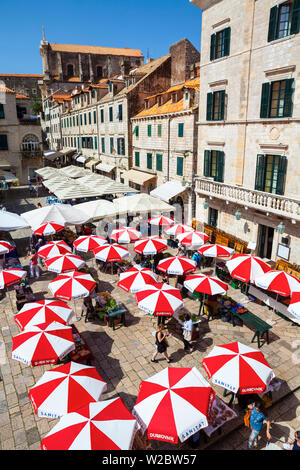 Erhöhte, mit Blick auf die malerischen Gundulic Marktplatz, Stari Grad (Altstadt), Dubrovnik, Dalmatien, Kroatien Stockfoto