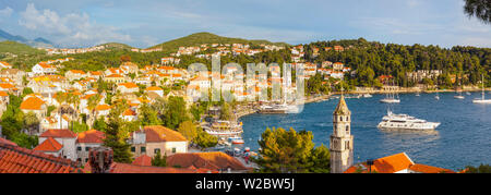 Erhöhte Blick über den malerischen Hafen Stadt Cavtat, Cavtat, Dalmatien, Kroatien Stockfoto