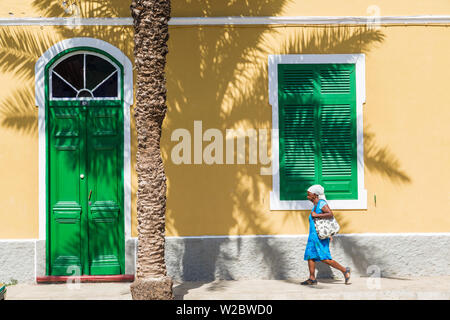 Straßenbild und lokale Architektur, Mindelo, Sao Vicente, Kap Verde Stockfoto