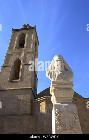 Büste von Erzbischof Kyprianos und Kathedrale des Hl. Johannes der Theologe östlichen Mittelmeer Süd-Nikosia, Zypern, Stockfoto