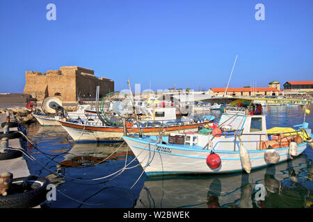 Burg von Paphos und Hafen von Paphos, Zypern, östlichen Mittelmeer Stockfoto