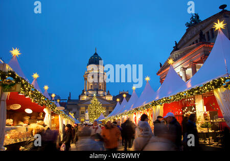 Xmas Market, Deutscher Dom, Gendarmenmarkt, Berlin, Deutschland, Europa. Stockfoto