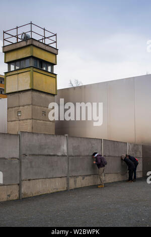Deutschland, Berlin, Prenzlauerberg, Gedenkstätte Berliner Mauer, ehemalige Wachturm Stockfoto