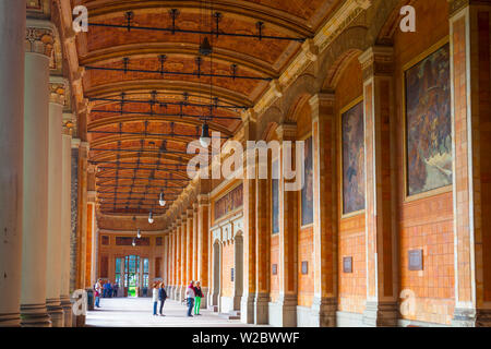 Der Trinkhalle (Pumpenhaus) Kolonnade, Baden-Baden, Schwarzwald, Baden Württemberg, Deutschland, Europa Stockfoto