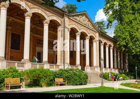 Der Trinkhalle (Pumpenhaus) Kolonnade, Baden-Baden, Schwarzwald, Baden Württemberg, Deutschland, Europa Stockfoto