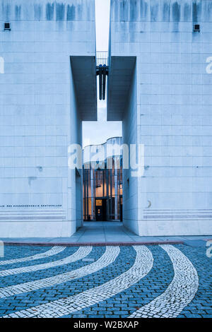 Deutschland, Nordrhein-Westfalen, Bonn, Museumsmeile, Bundeskunsthalle, Museum für Technik und Kunst, außen, dawn Stockfoto