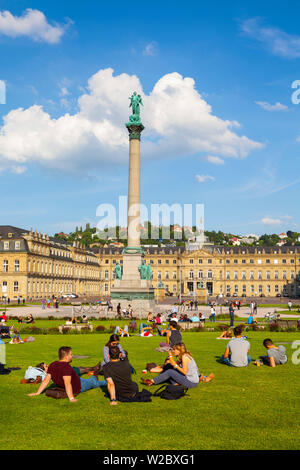 Schlossplatz (Schlossplatz), Jubiläum Spalte und Neues Schloss (New Castle) im Hintergrund, Baden-Württemberg, Deutschland Stockfoto