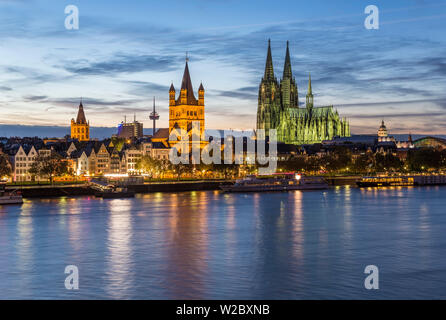 Rhein, und der Kathedrale (Dom), Köln (Köln), Nordrhein-Westfalen, Deutschland Stockfoto