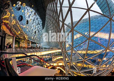 Glas und Rolltreppe am MyZeil Shopping Mall, Frankfurt, Hessen, Deutschland Stockfoto