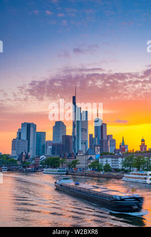 Deutschland, Hessen, Frankfurt am Main, die Skyline der Stadt in Main Stockfoto