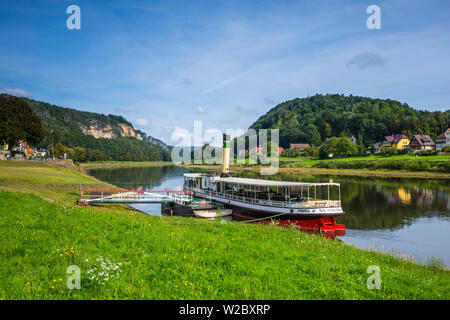 Stadt Wehlen und Elbe, Nationalpark Sächsische Schweiz, Sachsen, Deutschland Stockfoto
