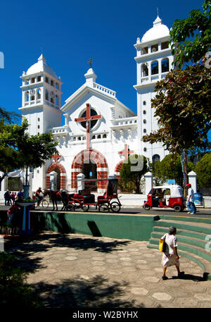 Juayua, El Salvador, Iglesia Santa Lucia, Kirche des Schwarzen Christus von Juayua, der Art der Blumen, Ruta De Las Flores, Abteilung von Sonsonate Stockfoto