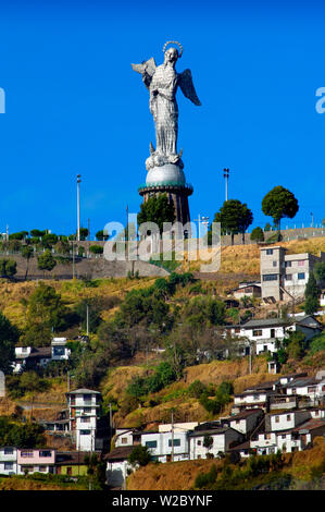 La Virgen de Quito, El Panecillo, Statue mit Blick auf das historische Zentrum von Quito, Ecuador Stockfoto