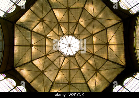 19. Jahrhundert Eisen Dach des Itchimbia Kulturzentrum oder die Crystal Haus, Itchimbia Park, Quito, Ecuador Stockfoto