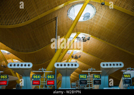 Spanien, Madrid, Adolfo Suarez Madrid-Barajas Flughafen, internationaler terminal architektonisches detail Stockfoto