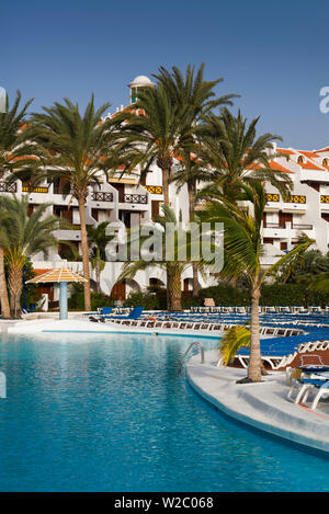 Spanien, Kanarische Inseln, Teneriffa, Playa de Las Americas, Parque Santiago Hotel und pool Stockfoto