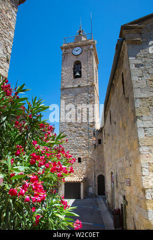 Die Kirche in Mougins, Alpes Maritimes, Provence-Alpes-Cote d'Azur, Französische Riviera, Frankreich Stockfoto