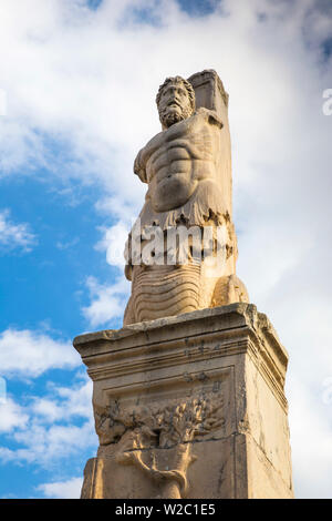 Griechenland, Attika, Athen, der Agora, Statuen, die entlang der ehemaligen Fassade der Odeon des Herodes Agrippa Stockfoto