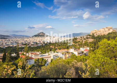Griechenland, Attika, Athen, Griechenland, Attika, Athen, Aussicht auf die Akropolis und das Zentrum von Athen in Richtung Lykavittos Hill Stockfoto