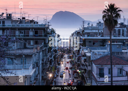 Griechenland, Peloponnes Region, Patra, erhöhten Blick auf die Stadt über Agios Nikolaos Straße Stockfoto