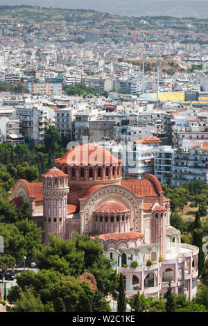 Griechenland, Mazedonien Zentralregion, Thessaloniki, erhöhten Blick auf die Stadt von der Oberstadt und die Kirche Agios Pavlos Stockfoto