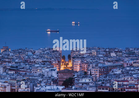 Griechenland, Mazedonien Zentralregion, Thessaloniki, Oberstadt, erhöhte Stadtansicht, Morgendämmerung Stockfoto