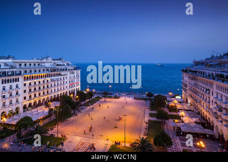 Zentralregion Mazedonien, Griechenland, Thessaloniki, Aristotelous Square, Buildlings, erhöht, Ansicht Stockfoto