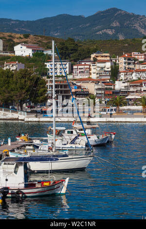 Griechenland, Mazedonien Zentralregion, Neos Marmaras, Sithonia Halbinsel Chalkidiki Bereich Hafen Blick Stockfoto