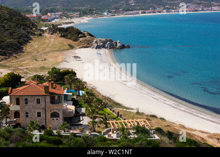 Griechenland, Makedonien, Chalkidiki, Sithonia Halbinsel, Sarti, erhöhten Beach View Stockfoto