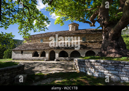 Griechenland, Epirus Region, Zagorochoria, Vikos Schlucht, die weltweit tiefste Schlucht, Mikro Papingo Dorf, Kloster Stockfoto