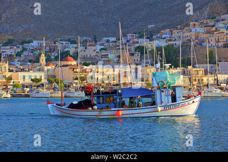 Angelboot/Fischerboot im Hafen von Pothia, Kalymnos, Dodekanes, griechische Inseln, Griechenland, Europa Stockfoto