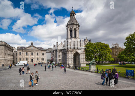 Irland, Dublin, Trinity College, Parliament Square und Campanile Stockfoto