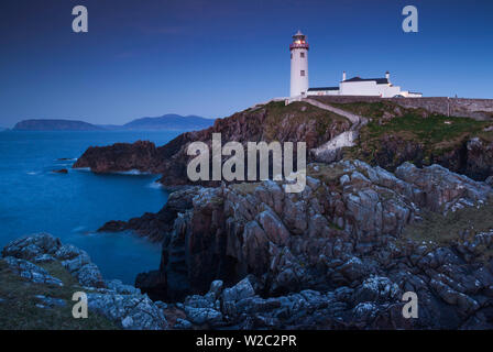 Irland, County Donegal, Fanad Halbinsel Fanad Head Leuchtturm, Sonnenuntergang Stockfoto