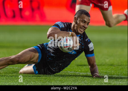 4. Juli 2019, AJ Bell Stadium, Salford, England; Betfred Super League, Runden 21, Salford Rote Teufel vs Huddersfield Riesen; Darnell Mcintosh (1) von Huddersfield Riesen scores versuchen Credit: Richard Long/News Bilder Stockfoto