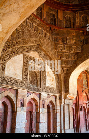 Indien, Delhi, New Delhi, Lodi Garten, Innere der drei gewölbte Moschee, neben Bara Gumbad Moschee und dem Grab Stockfoto